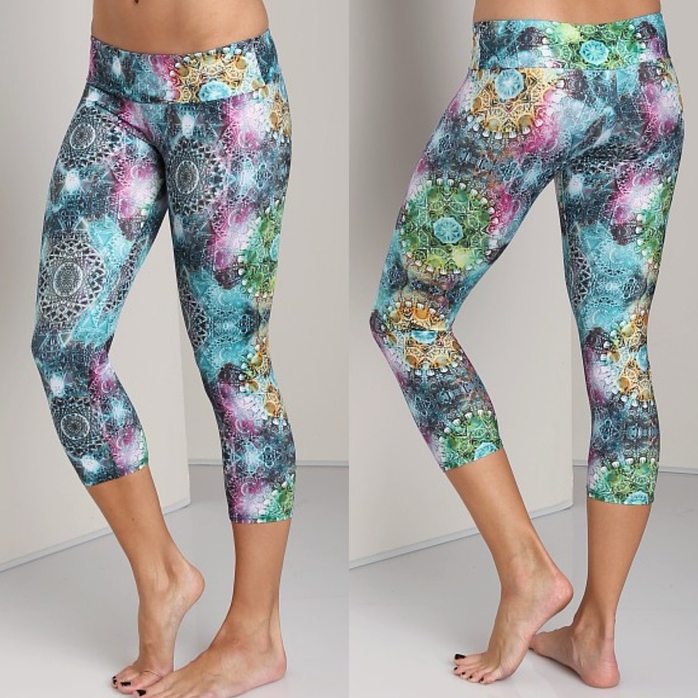 Onzie Space‎ Jewels Capri Leggings Size Medium Large Athletic Yoga Pants Cropped